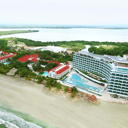 Hotel Las Americas Casa De Playa Cartagène Extérieur photo Aerial view of the resort