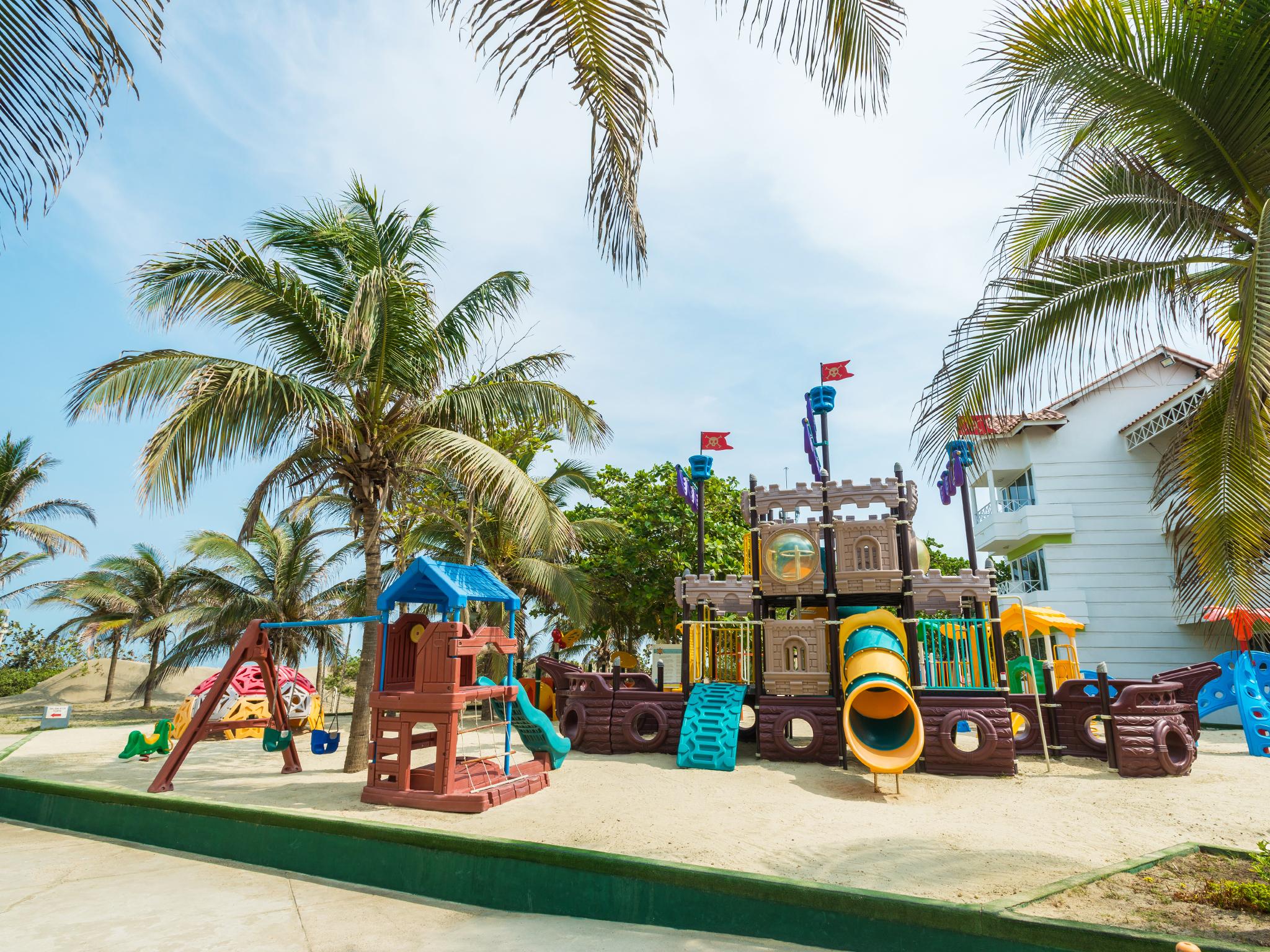 Hotel Las Americas Casa De Playa Cartagène Extérieur photo Playground at the resort