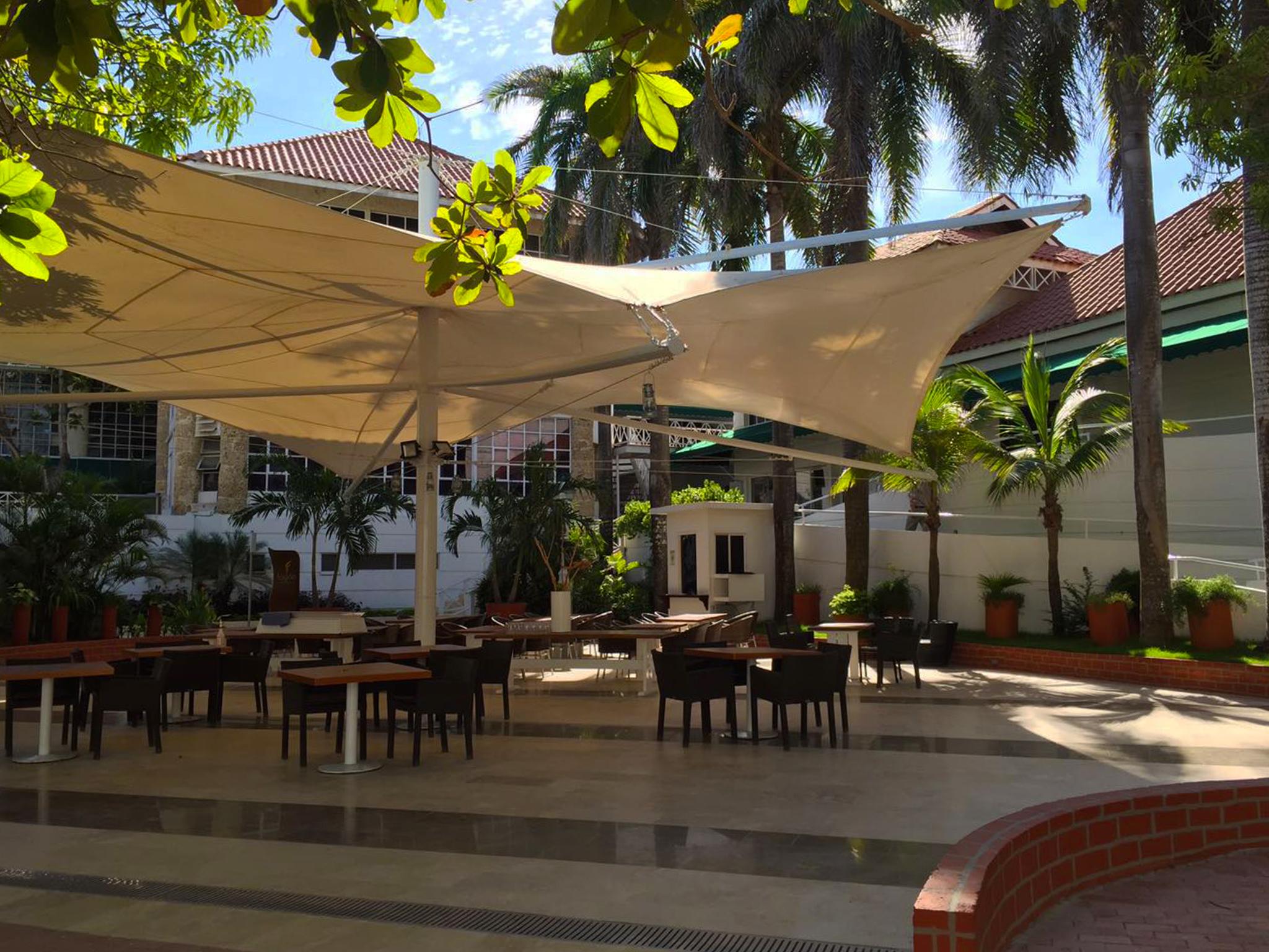 Hotel Las Americas Casa De Playa Cartagène Extérieur photo The courtyard of the hotel