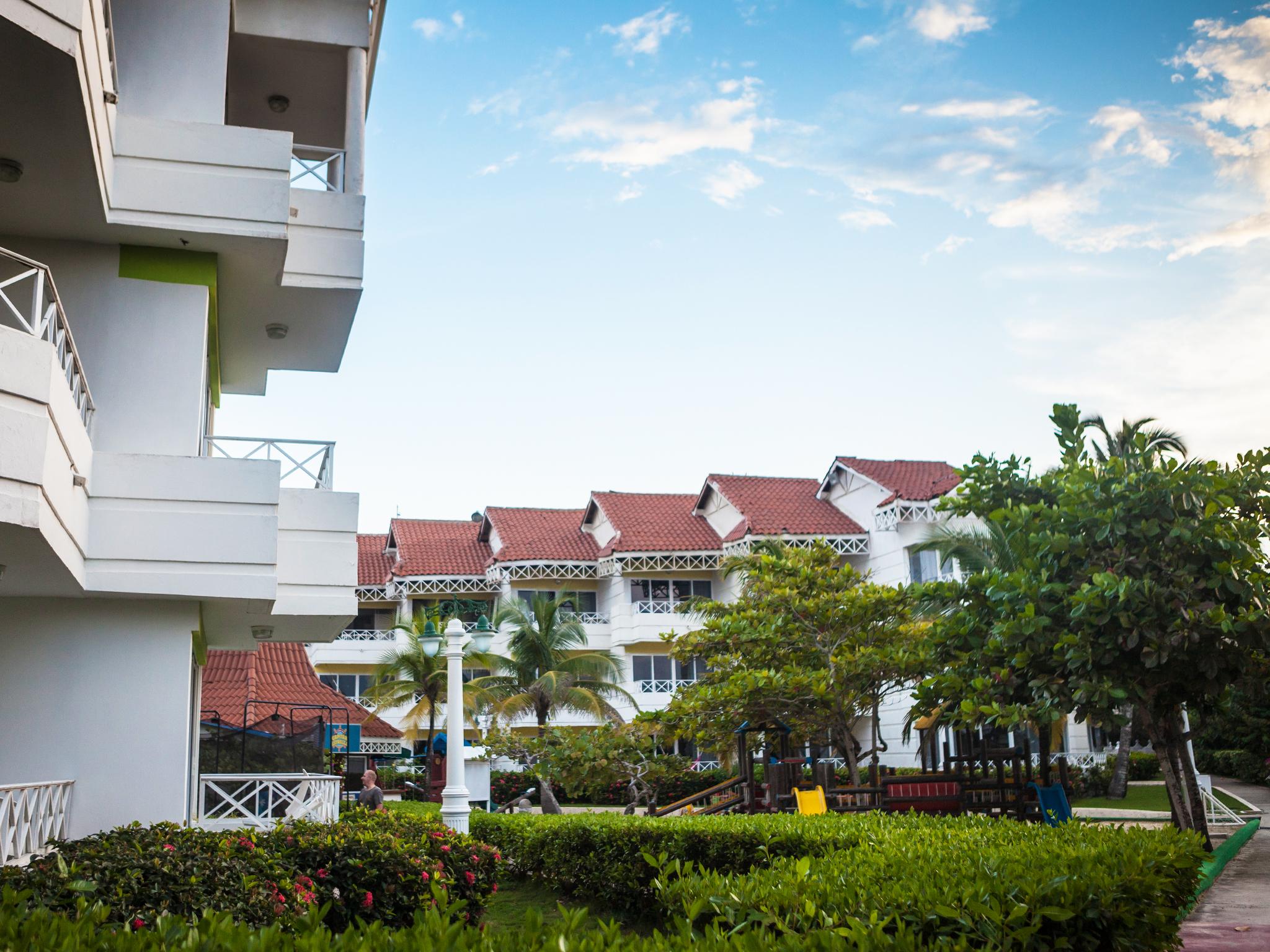 Hotel Las Americas Casa De Playa Cartagène Extérieur photo The Village