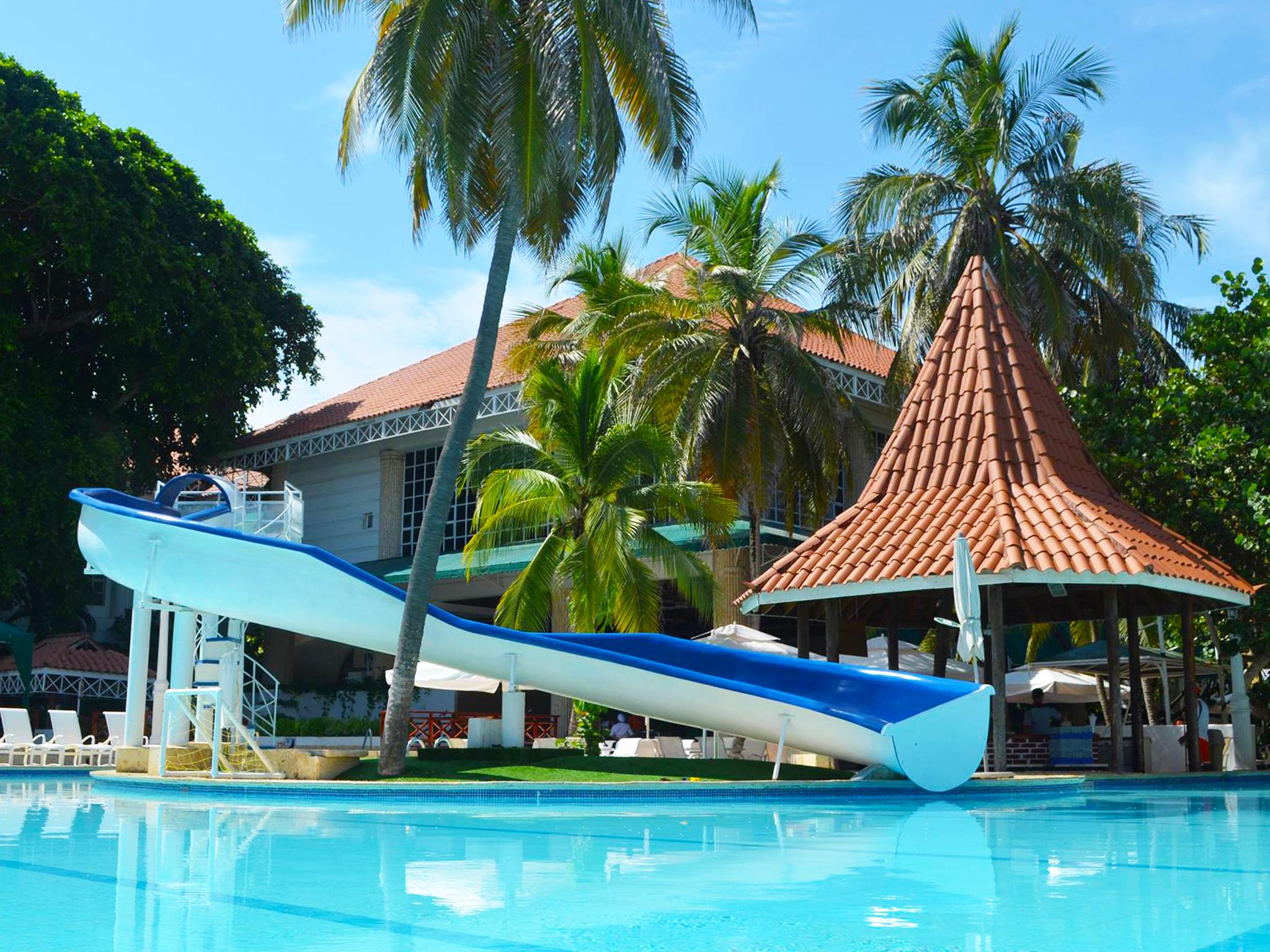 Hotel Las Americas Casa De Playa Cartagène Extérieur photo The swimming pool at the hotel