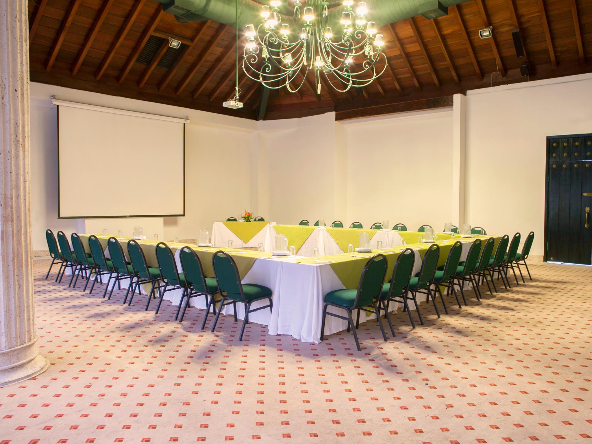 Hotel Las Americas Casa De Playa Cartagène Extérieur photo The meeting room