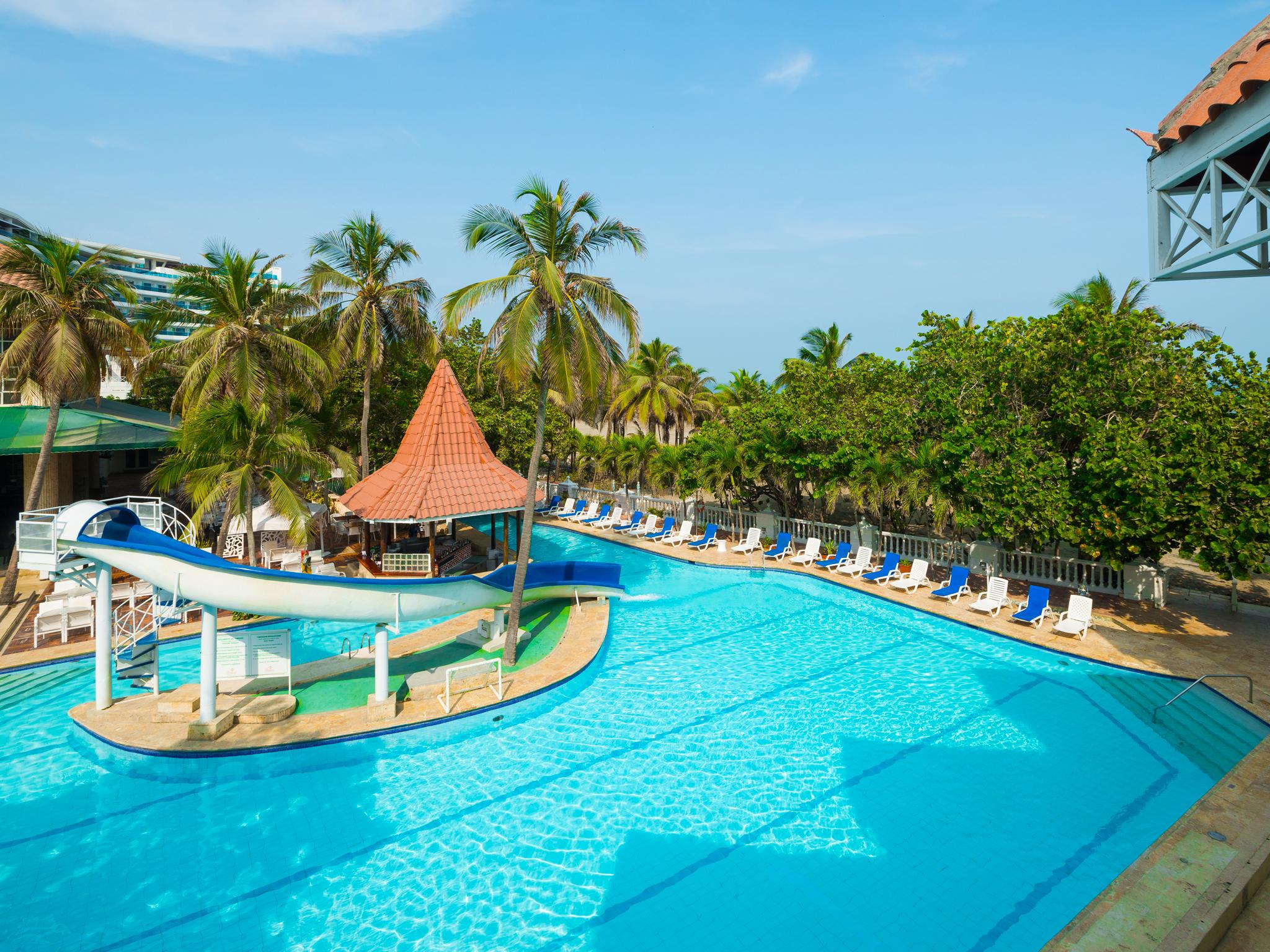 Hotel Las Americas Casa De Playa Cartagène Extérieur photo The swimming pool at the hotel