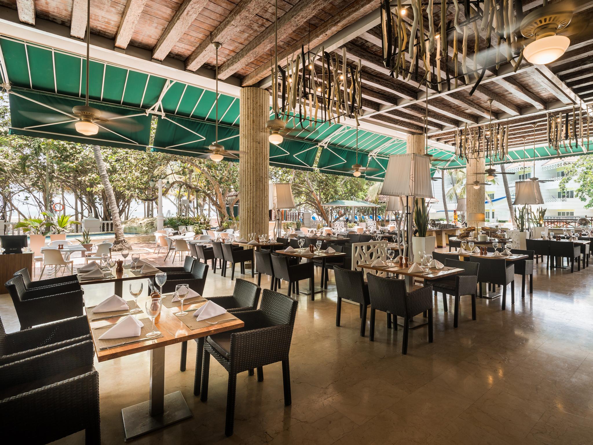 Hotel Las Americas Casa De Playa Cartagène Extérieur photo The interior of the restaurant