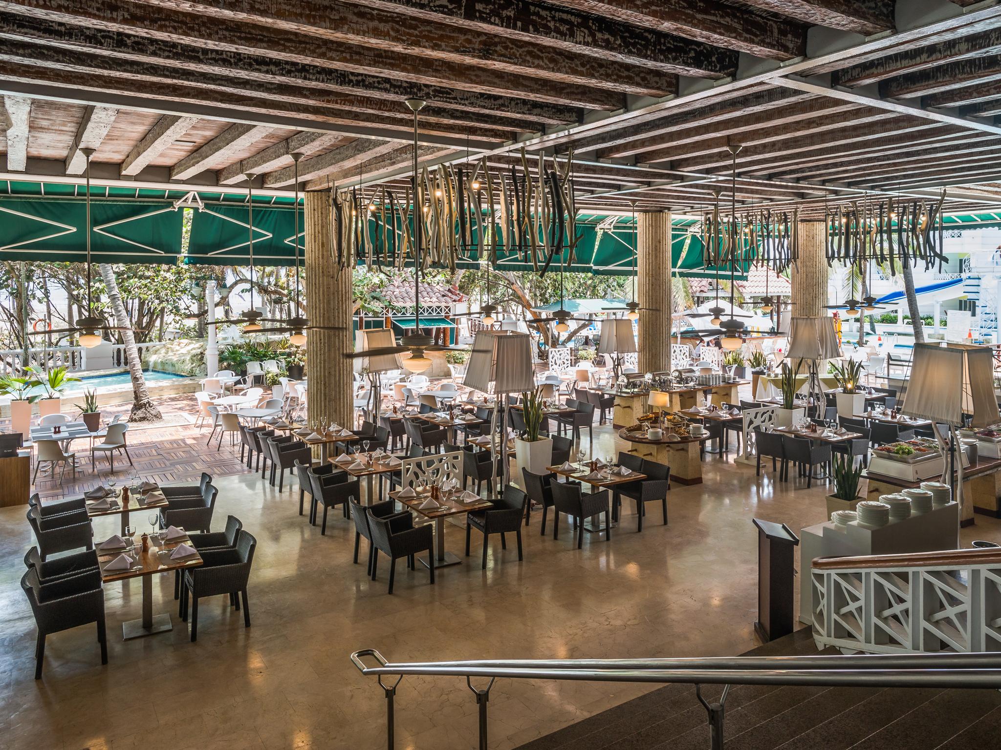 Hotel Las Americas Casa De Playa Cartagène Extérieur photo The Garden Grill