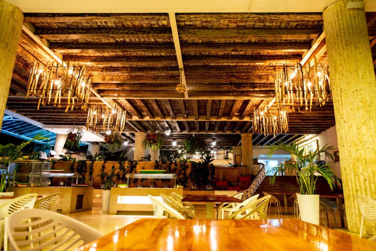 Hotel Las Americas Casa De Playa Cartagène Extérieur photo The lobby of the hotel