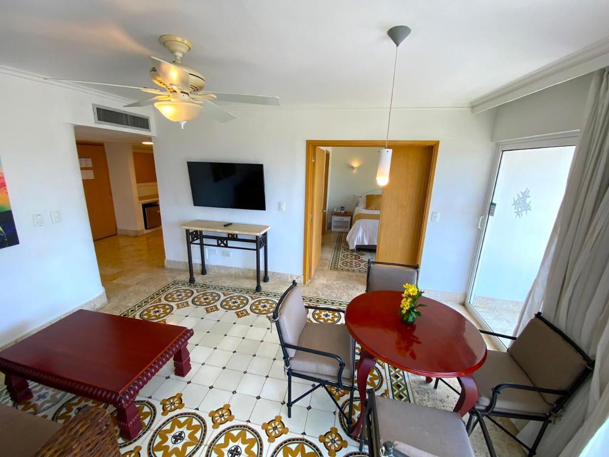 Hotel Las Americas Casa De Playa Cartagène Extérieur photo A suite at the hotel