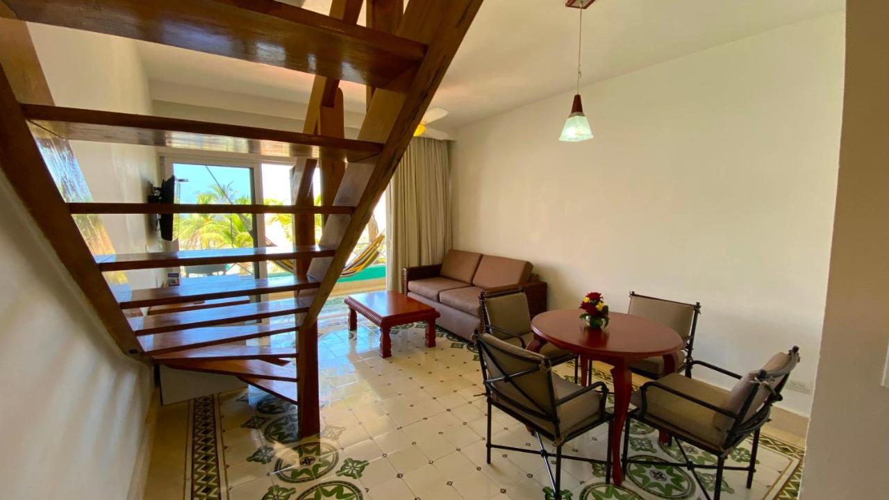 Hotel Las Americas Casa De Playa Cartagène Extérieur photo A living room in a typical apartment at the resort