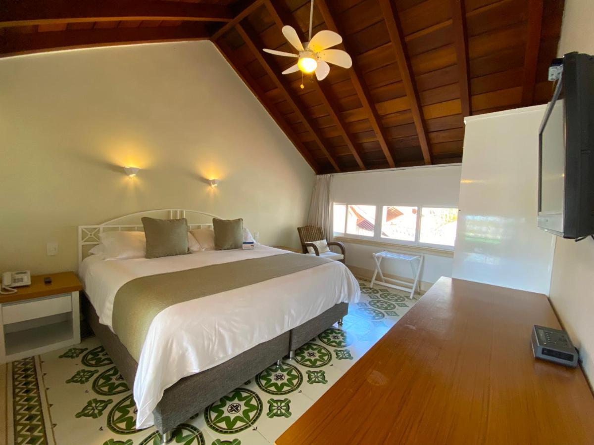 Hotel Las Americas Casa De Playa Cartagène Extérieur photo A room at the hotel